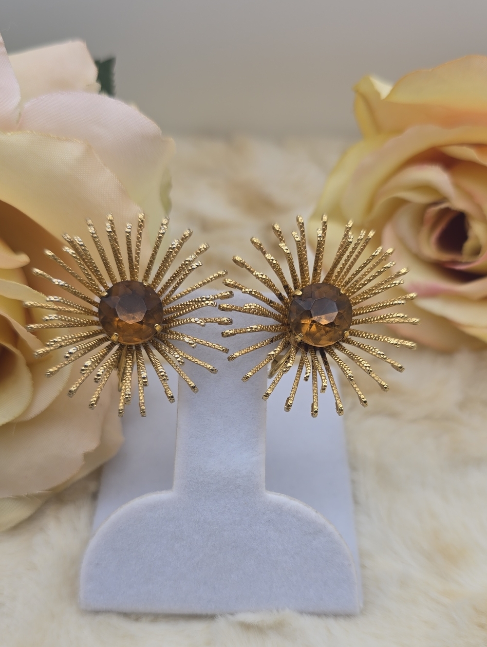 Vintage Sarah Coventry Golden Mum Starburst Clip-On Earrings 1969 Topaz Gold